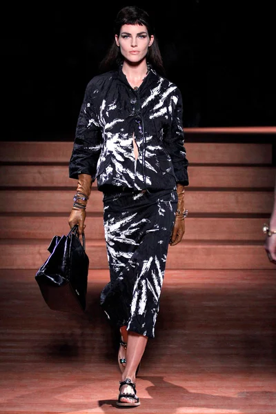 Look 10